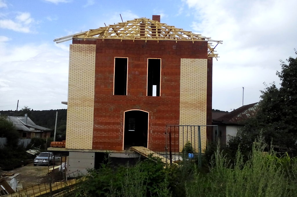 Objekat od opeke sa izvedenom krovnom konstrukcijom