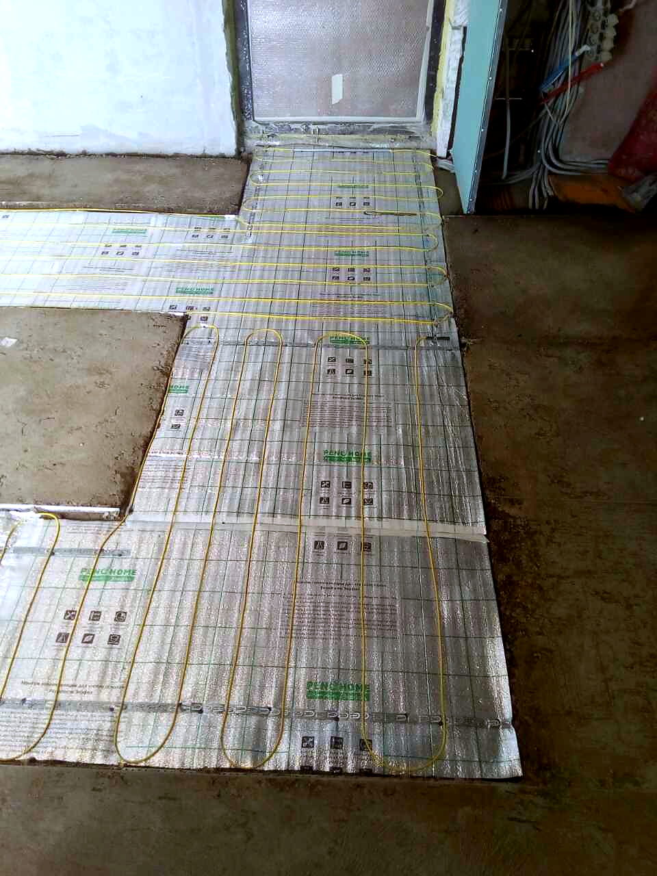 Detalj pričvršćenja grejnog kabla za armaturnu mrežu